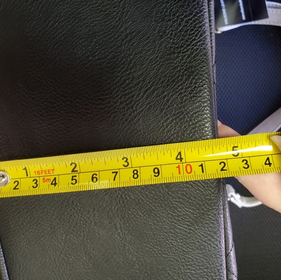 NWT Nine West cream and black triple compartment purse with magnetic closure - Picture 9 of 9